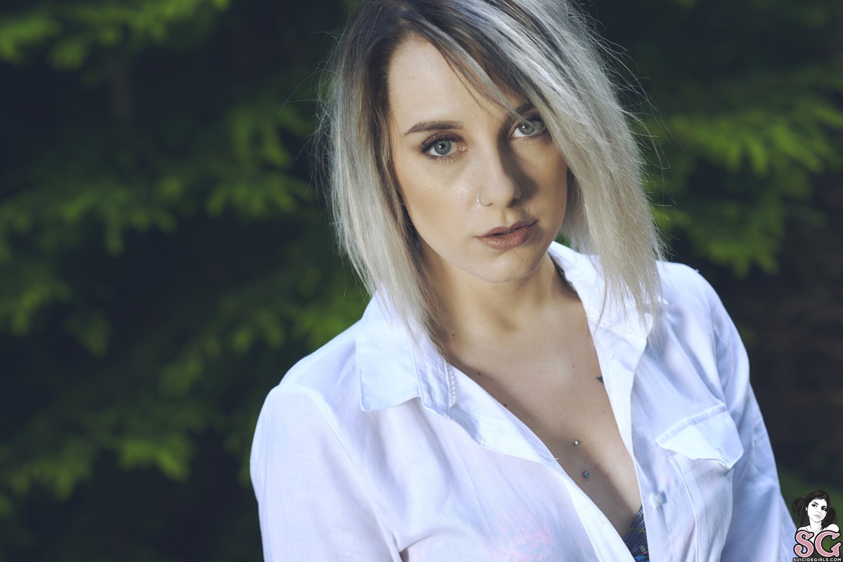 paigewinters-ifyougodowntothewoodstoday-01.jpg