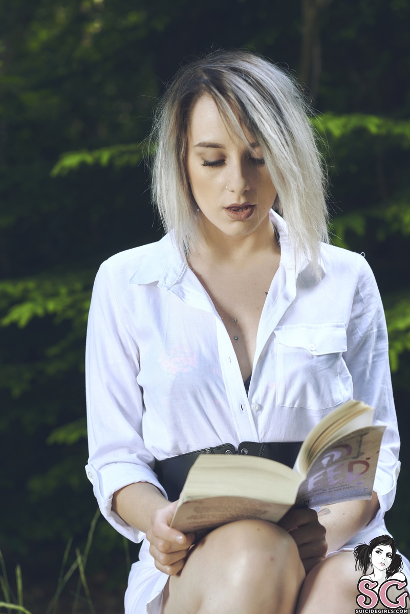 paigewinters-ifyougodowntothewoodstoday-03.jpg