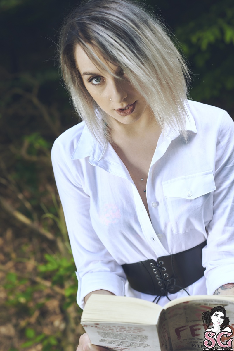 paigewinters-ifyougodowntothewoodstoday-05.jpg