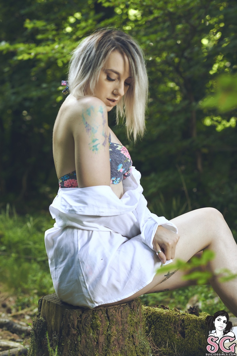 paigewinters-ifyougodowntothewoodstoday-11.jpg