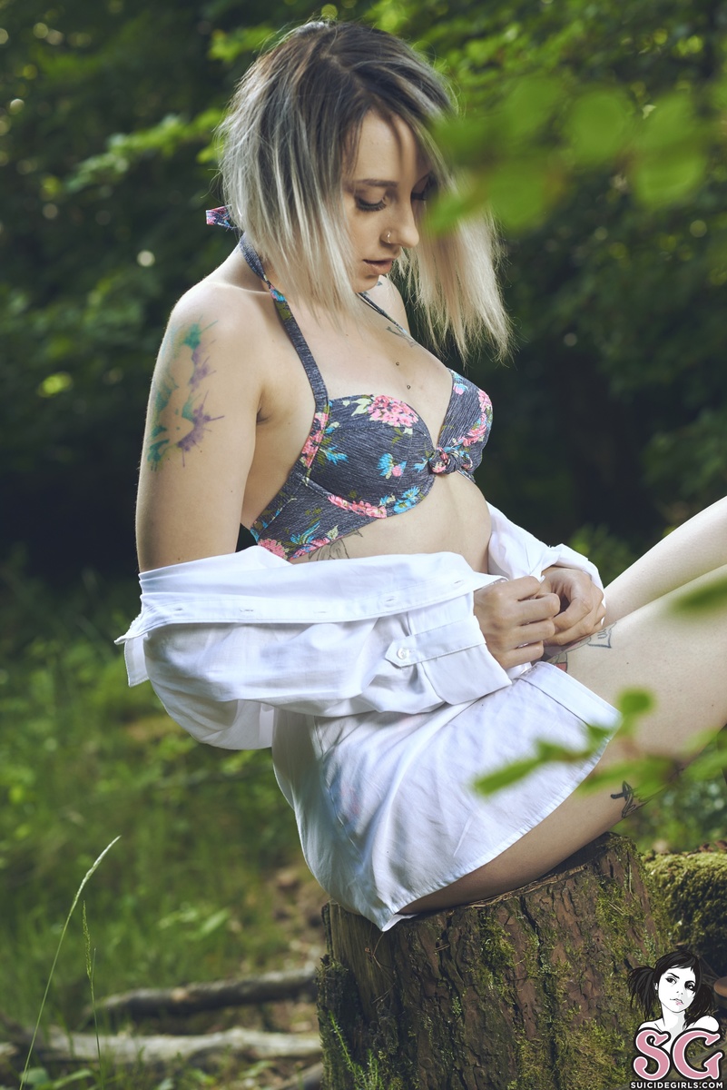 paigewinters-ifyougodowntothewoodstoday-13.jpg