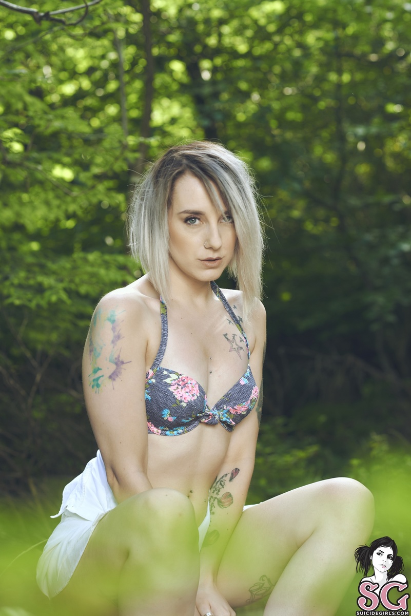 paigewinters-ifyougodowntothewoodstoday-17.jpg
