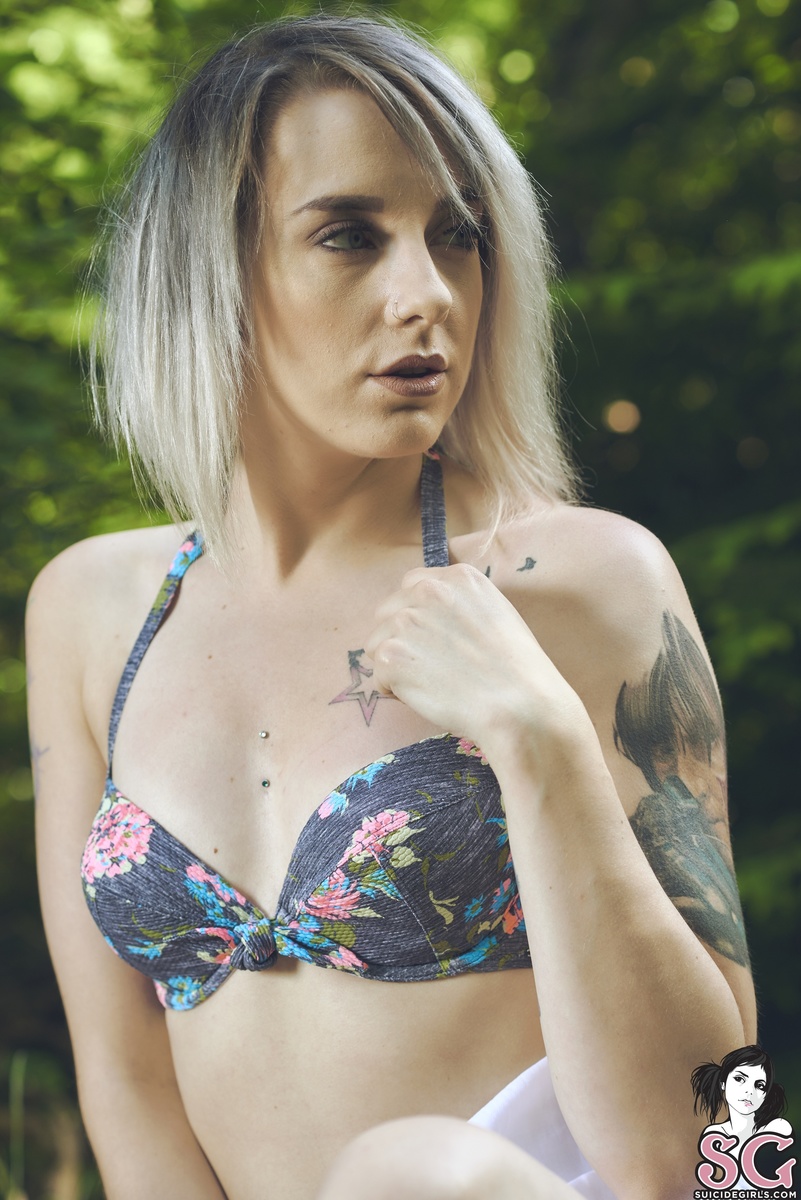 paigewinters-ifyougodowntothewoodstoday-19.jpg
