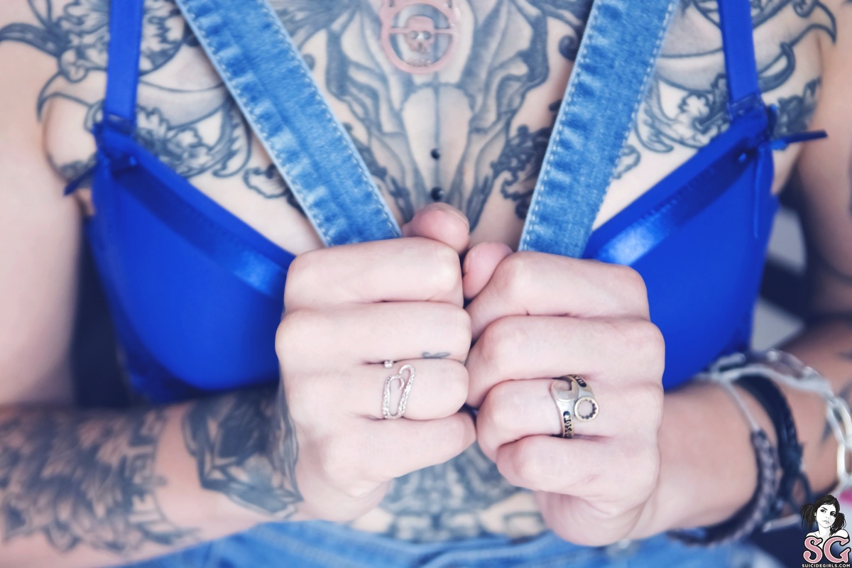 hellmi-eatmebadly-05.jpg