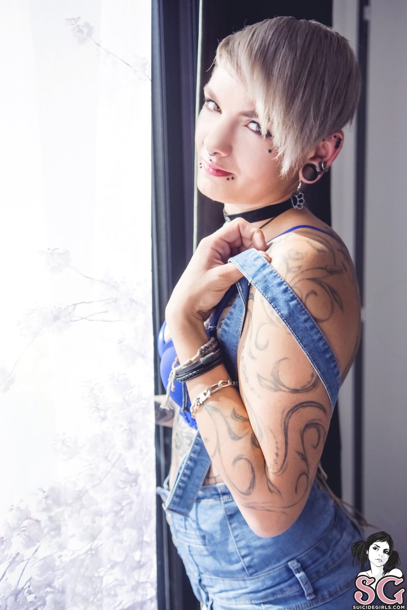 hellmi-eatmebadly-07.jpg