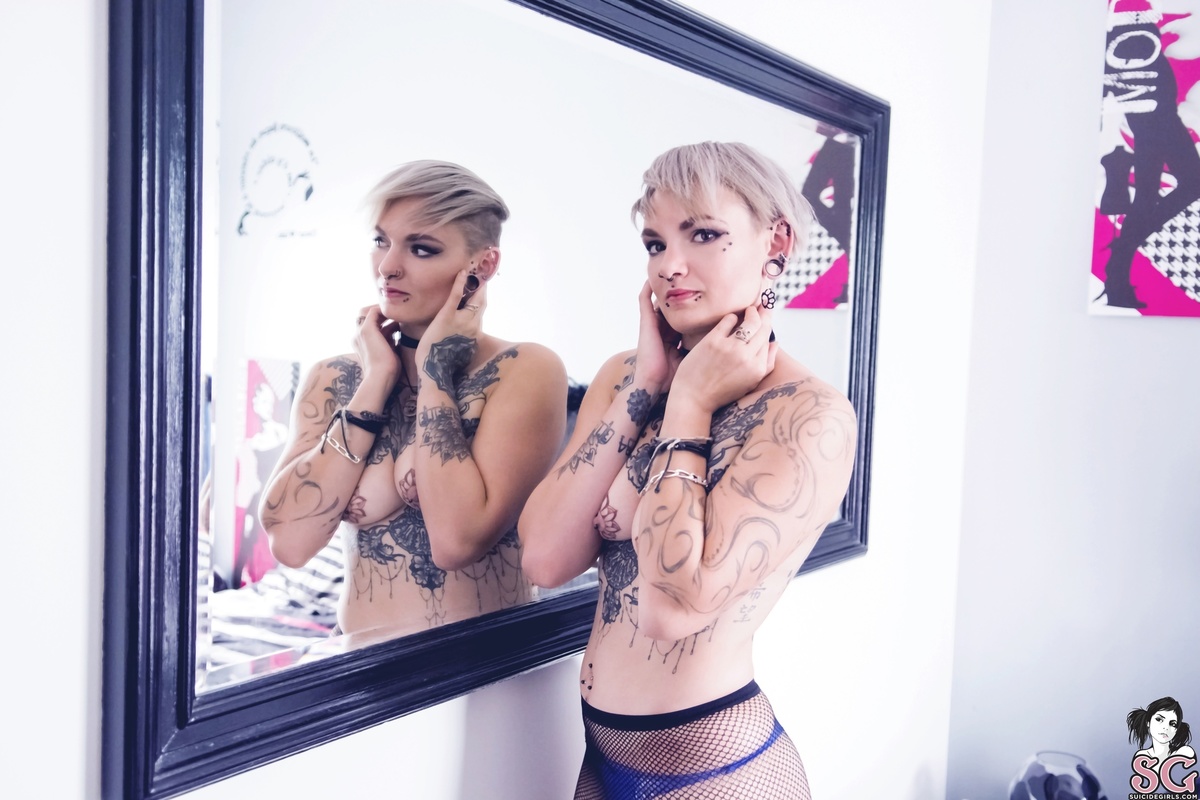 hellmi-eatmebadly-23.jpg