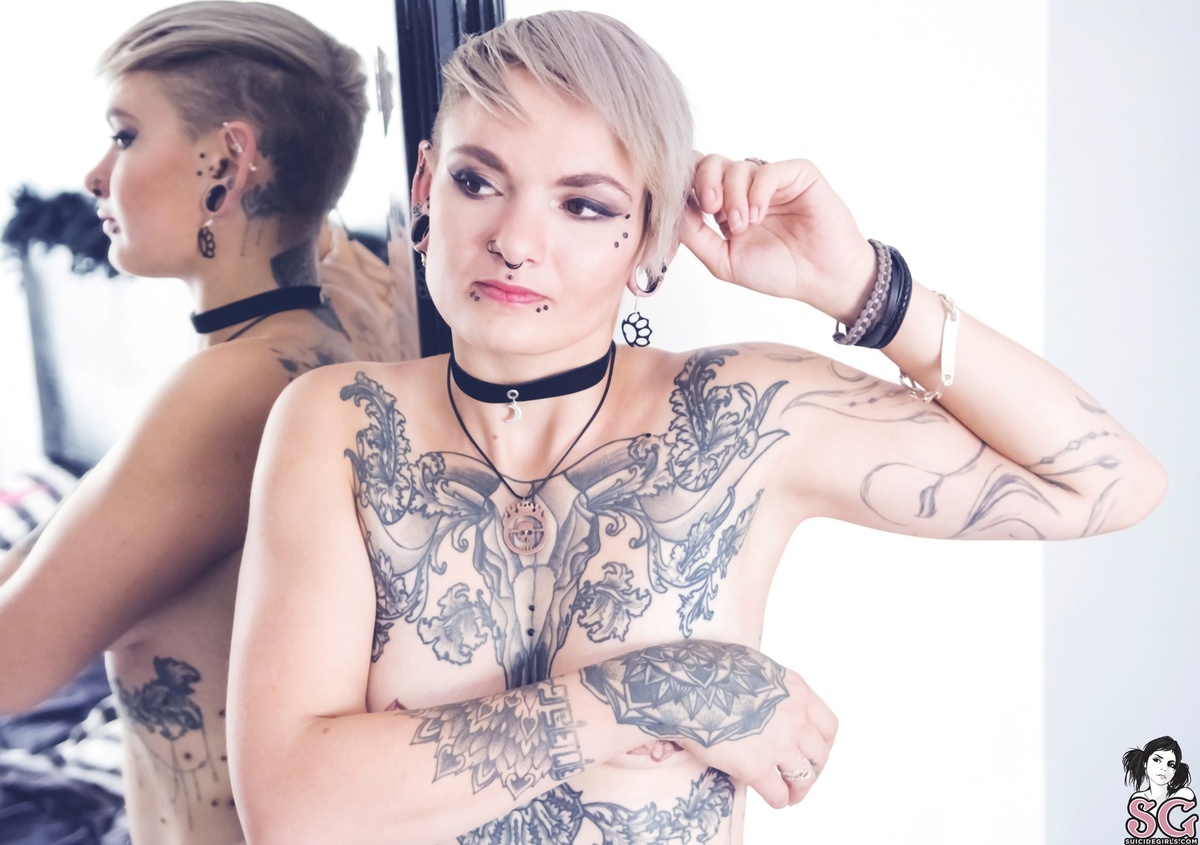 hellmi-eatmebadly-25.jpg
