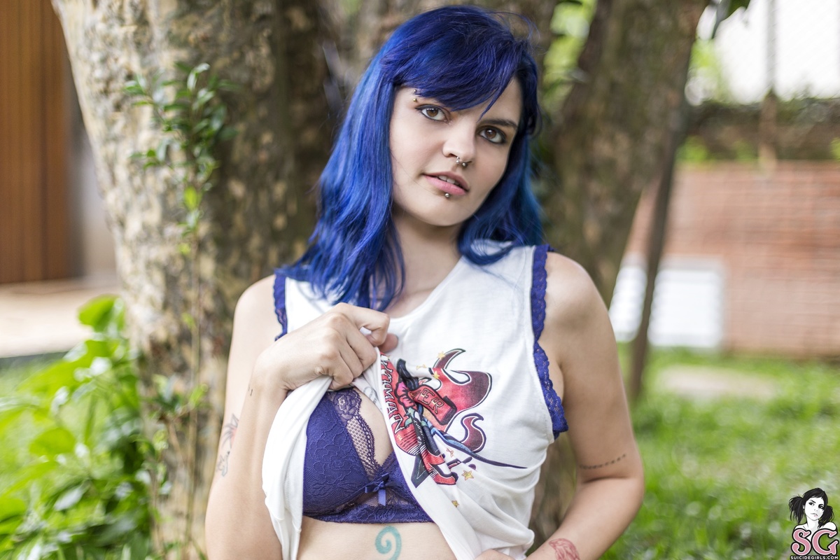 anikabonny-betweengreenandblue-13.jpg
