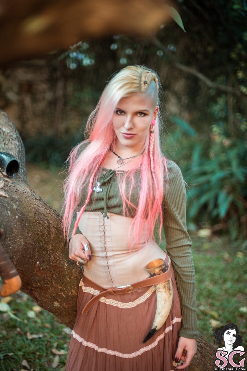 qween-heathenstyle-03.jpg
