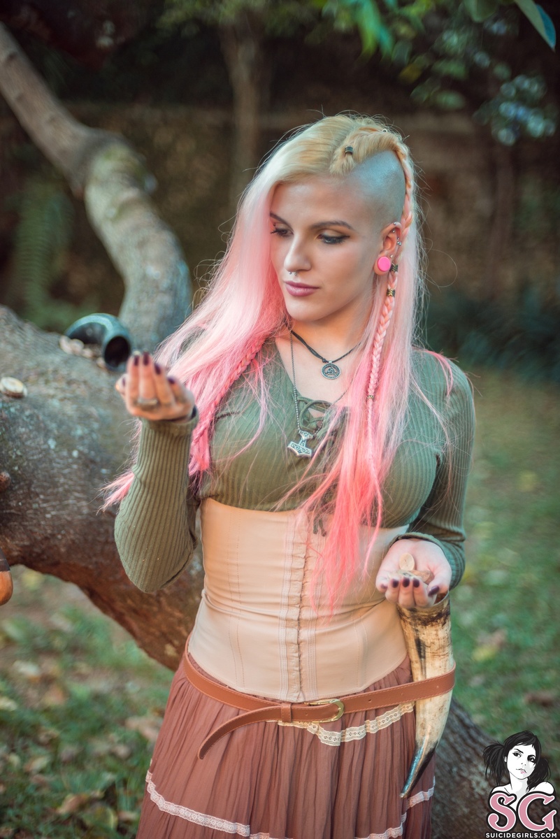 qween-heathenstyle-07.jpg