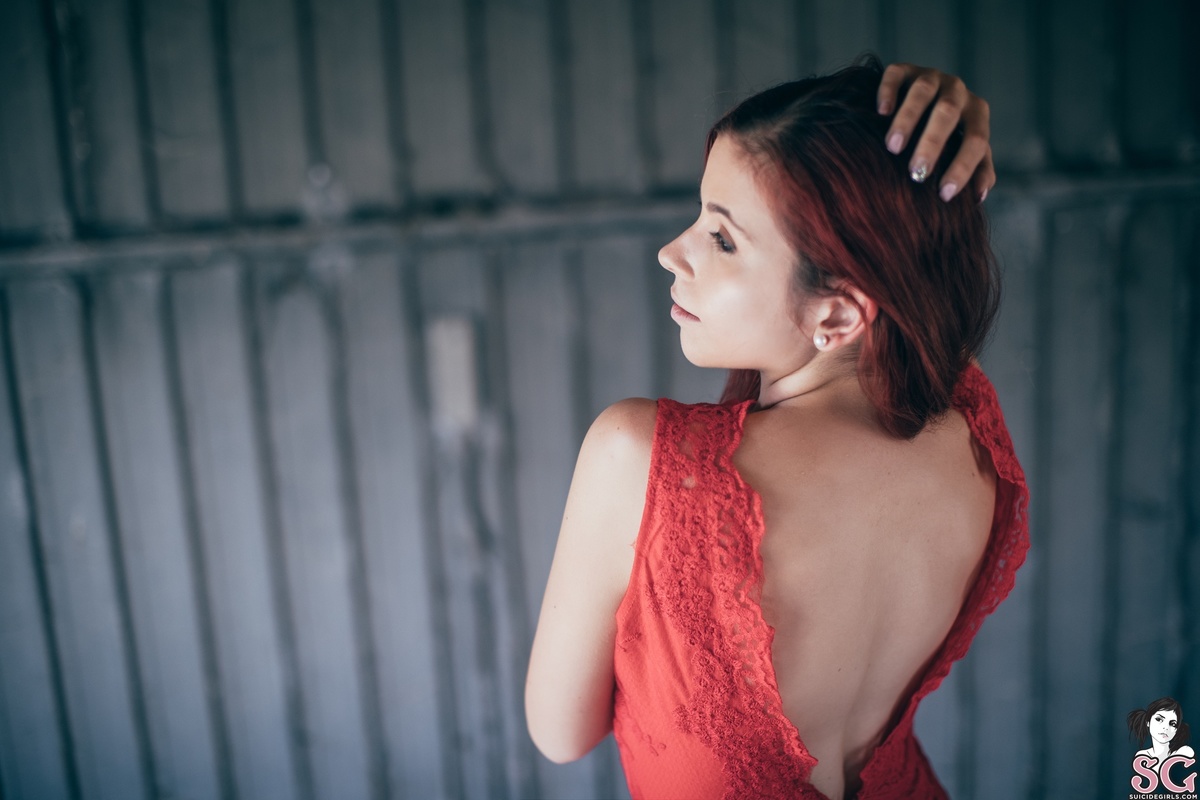 meryjane-reddressinthehouse-01.jpg