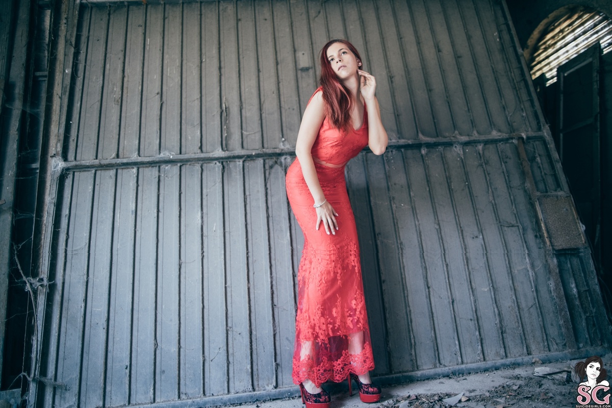 meryjane-reddressinthehouse-03.jpg