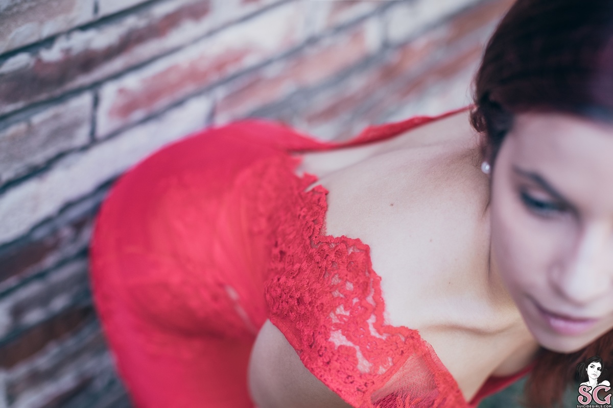 meryjane-reddressinthehouse-09.jpg