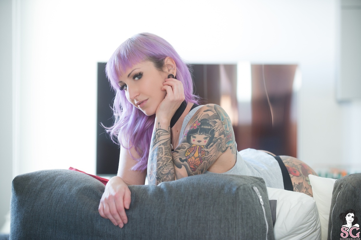 rebelline-slightlypurple-03.jpg