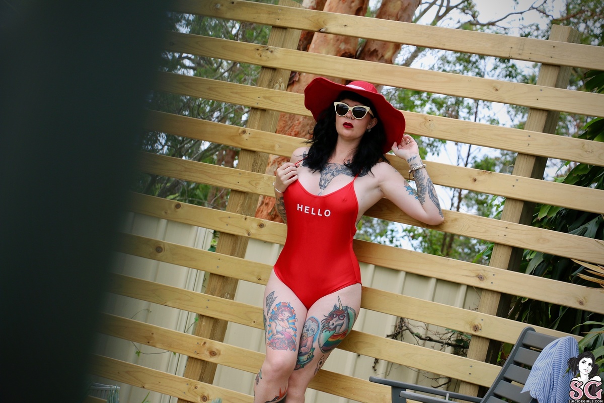 misskitty-backyardbomb-01.jpg