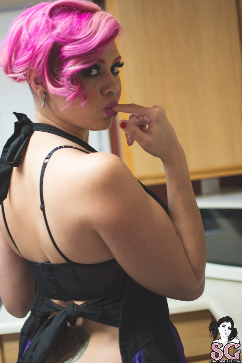 auriastorm-sweetcheeks-03.jpg