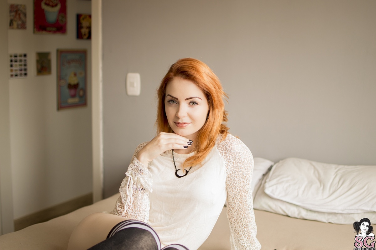 mari-womanmoonbelongstoherselfsheletsherselfflow-05.jpg