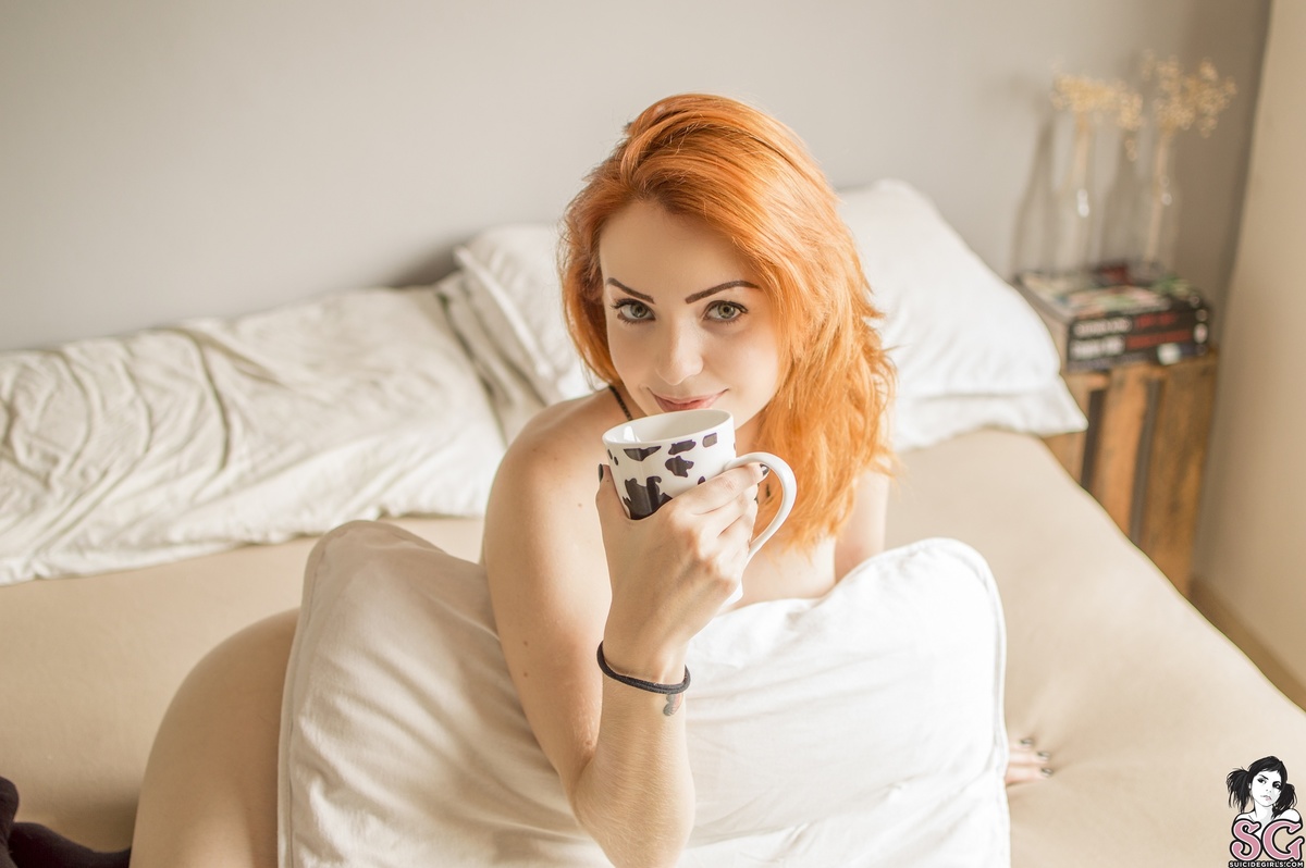 mari-womanmoonbelongstoherselfsheletsherselfflow-31.jpg