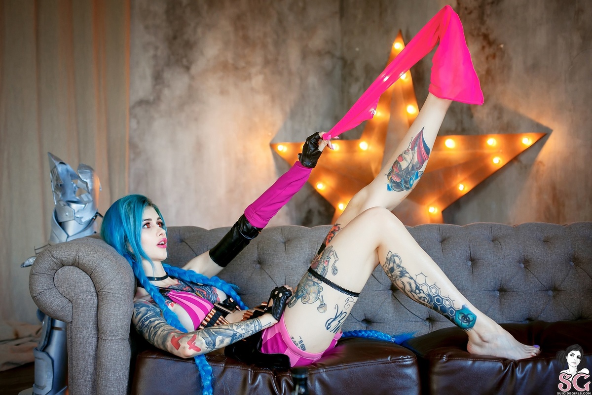 avrora-everybodypanic-09.jpg