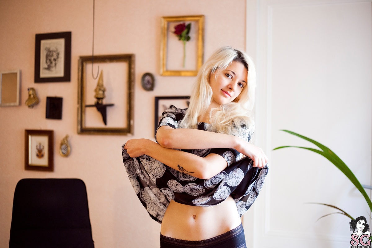 pvris-thewrongalice-05.jpg