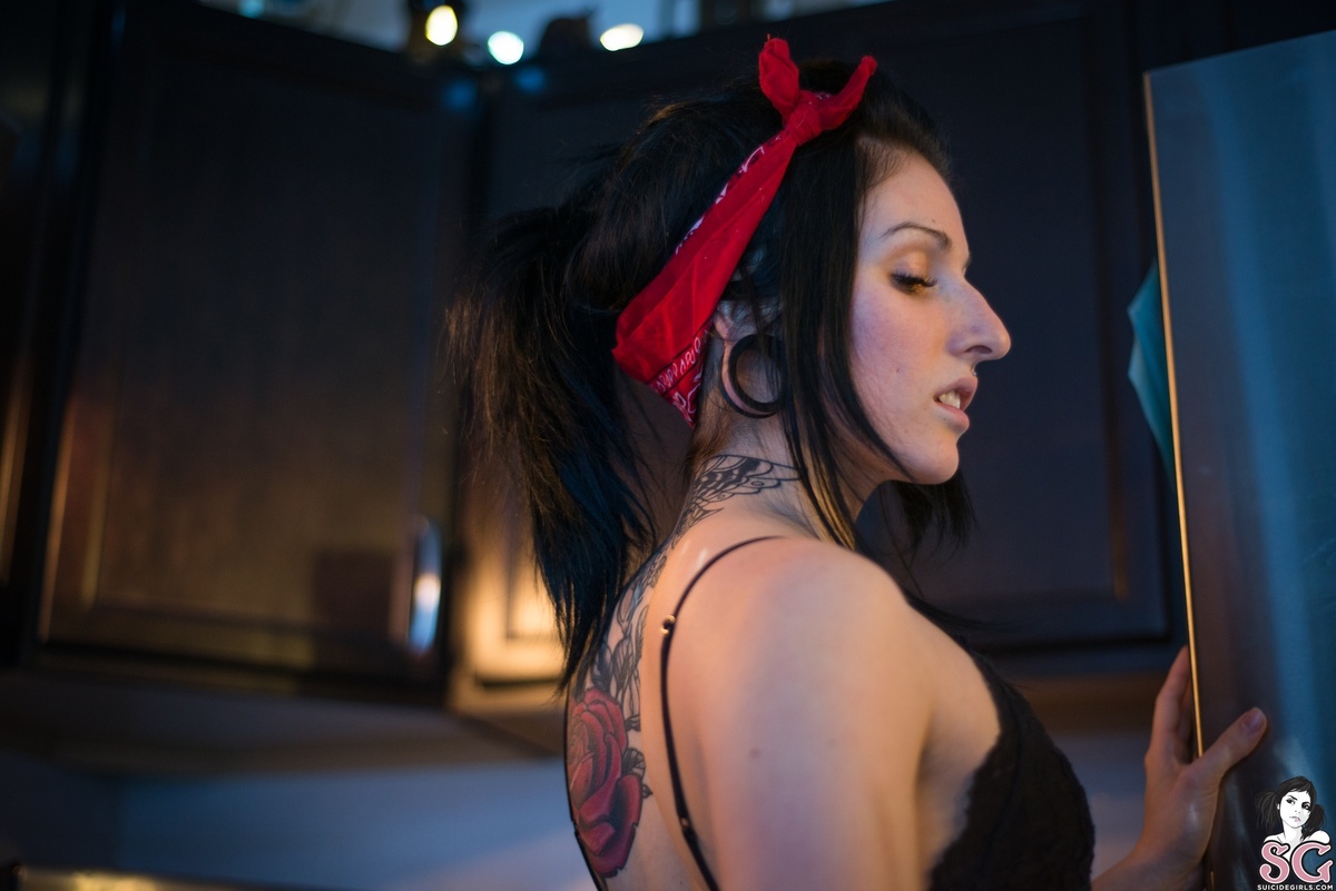 ailyth-fiveroses-15.jpg