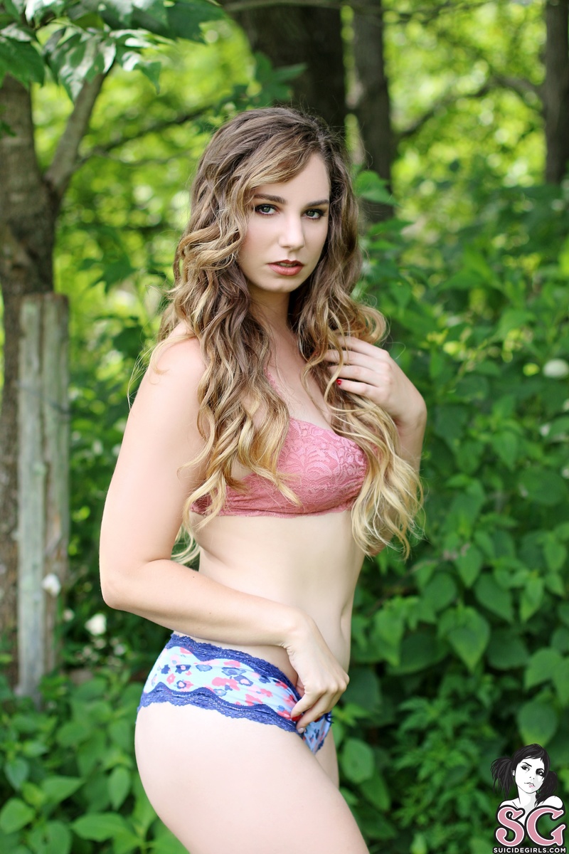 mirelle-middleofjune-01.jpg