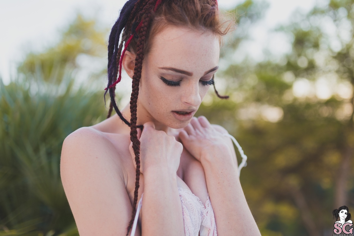 sophiestonem-sunsetsecrets-11.jpg