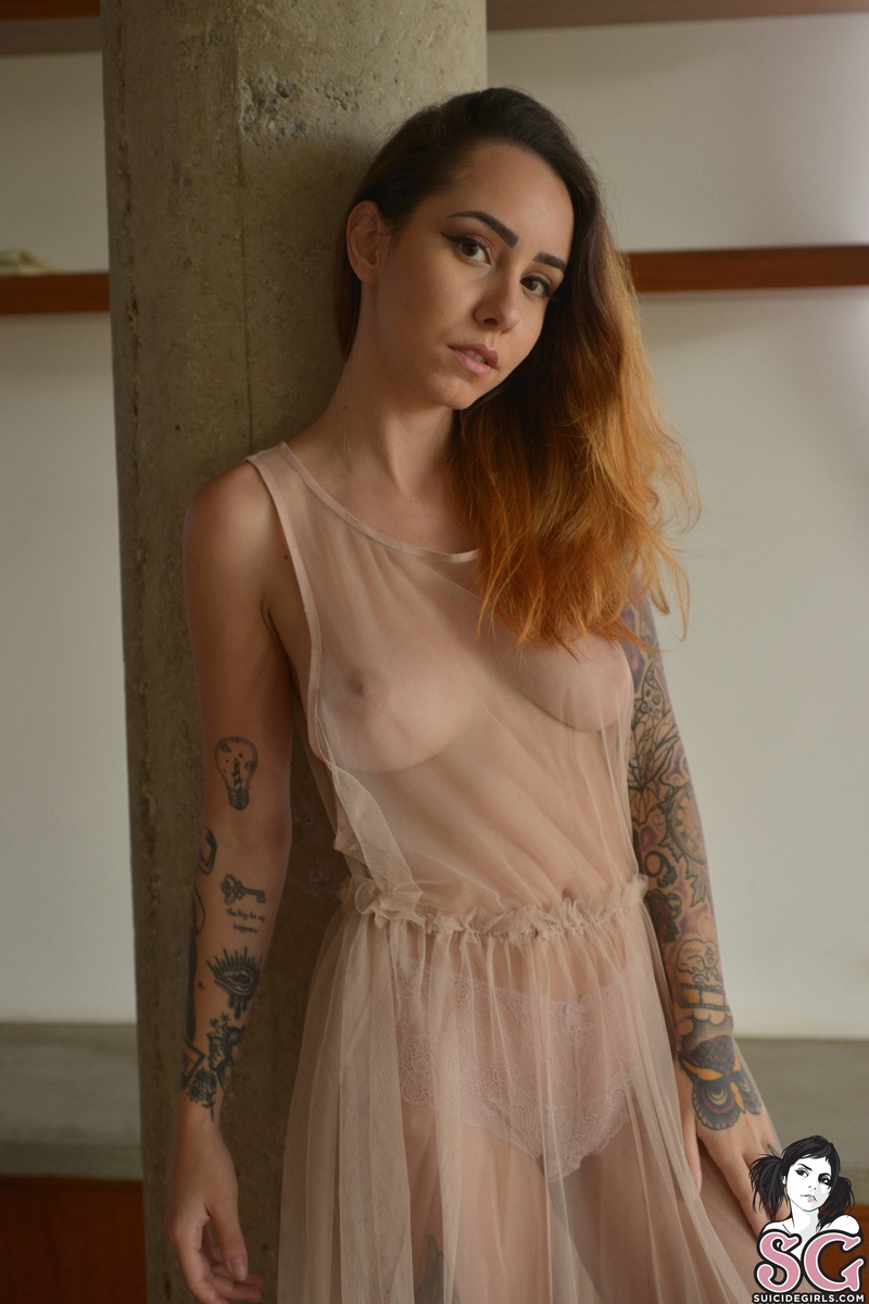 eveel-lostinwonderland-01.jpg