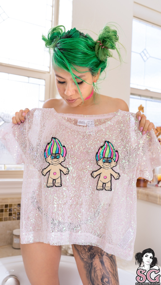 shelexx-donutsandtrollbathtime-17.jpg
