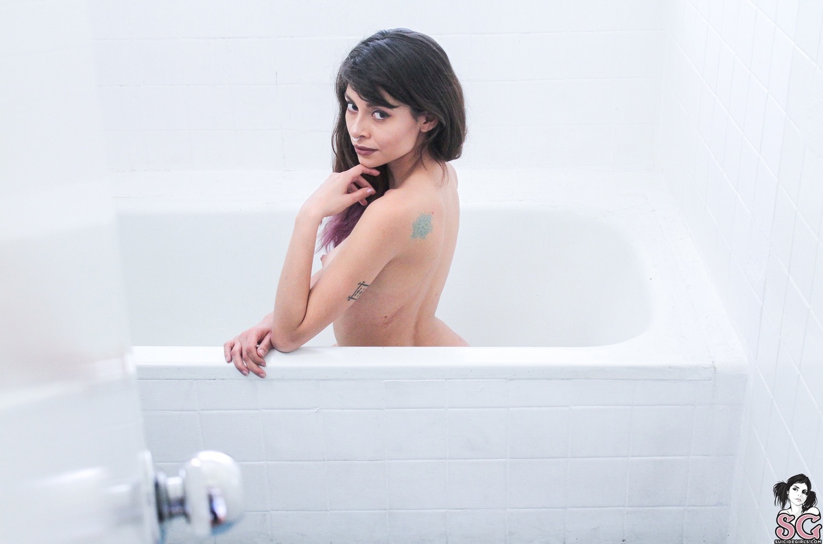 lilithdagon-cherrywaves-07.jpg
