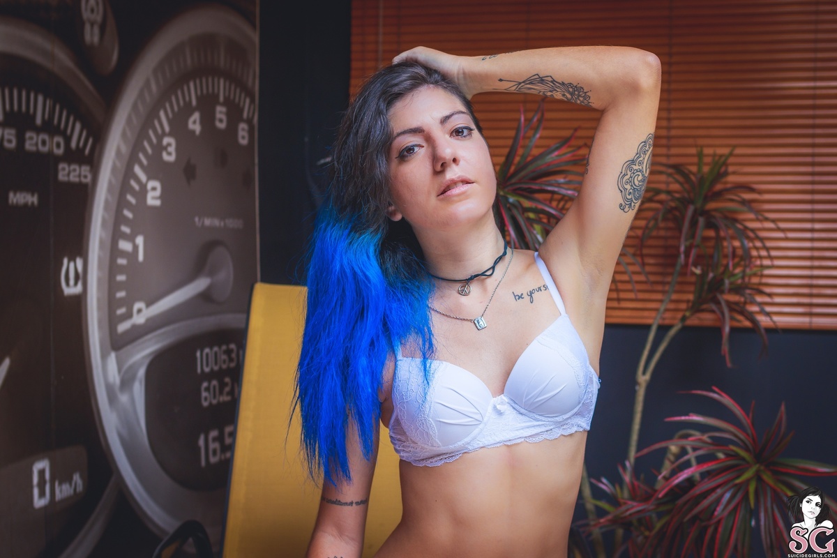 brutuutty-stepintoblue-11.jpg