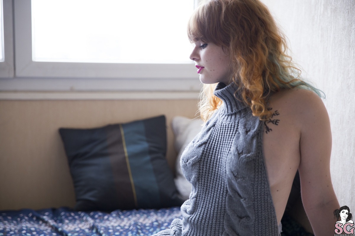 elenae-virginkiller-03.jpg