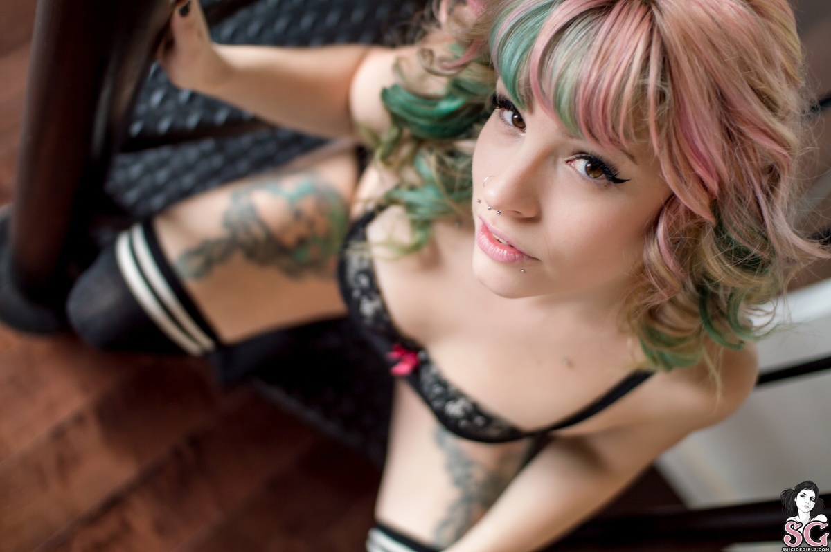 dirtydollie-stairwaytoplayland-03.jpg