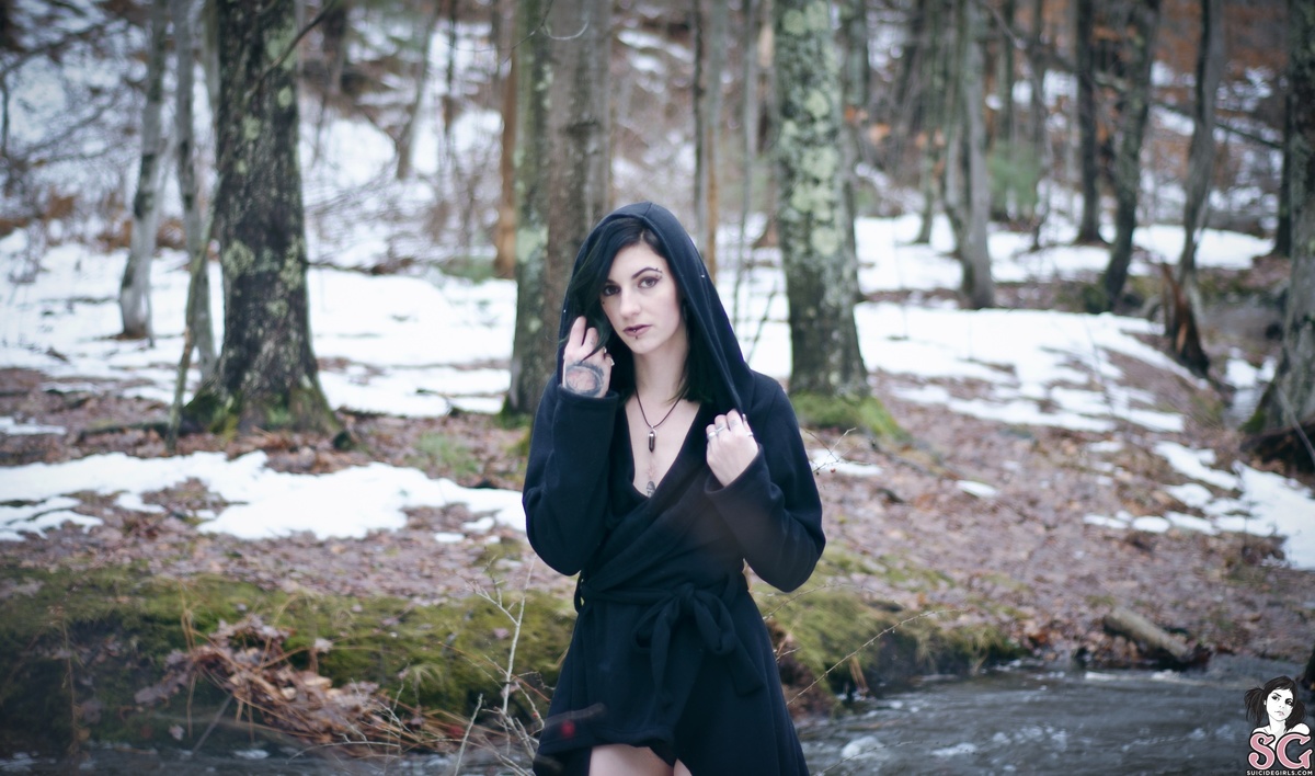 witcherywoods-evanora-03.jpg