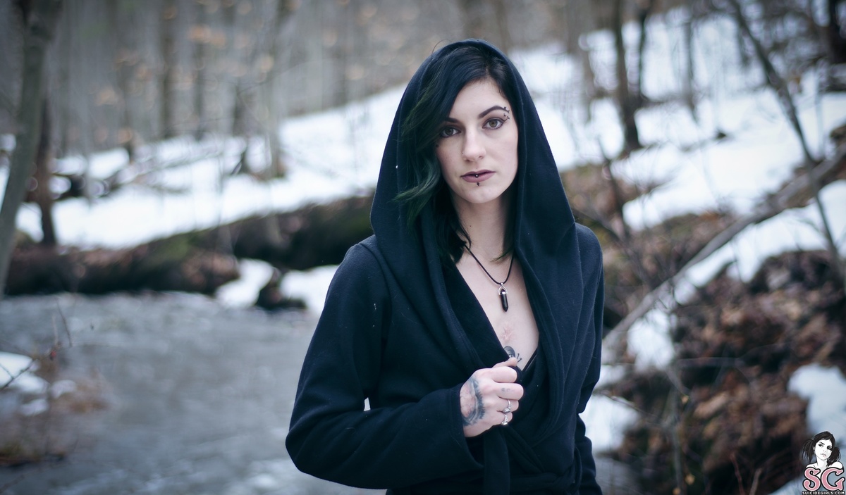 witcherywoods-evanora-05.jpg