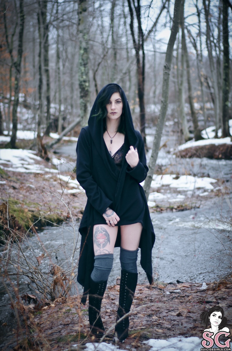 witcherywoods-evanora-07.jpg