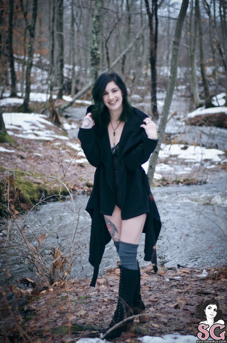 witcherywoods-evanora-09.jpg