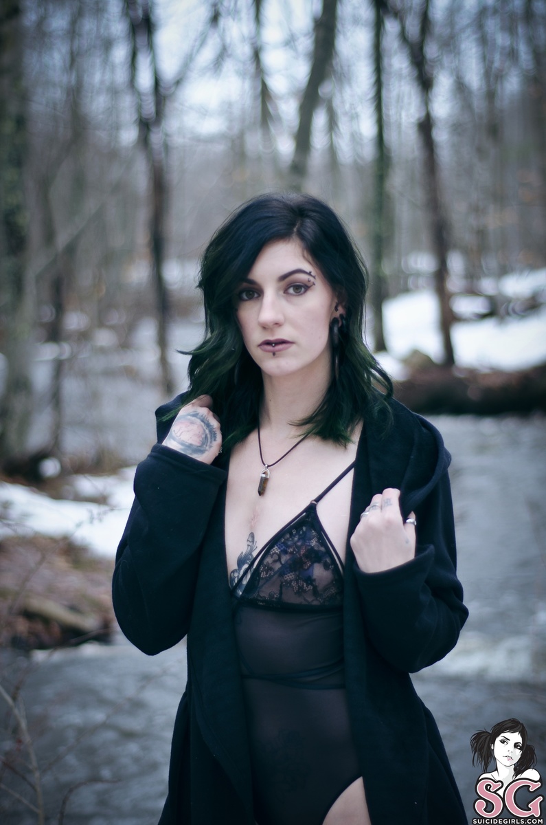 witcherywoods-evanora-11.jpg
