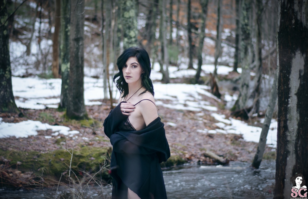 witcherywoods-evanora-15.jpg