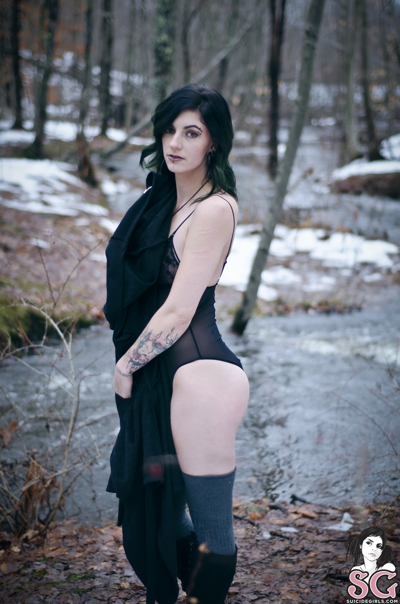 witcherywoods-evanora-17.jpg