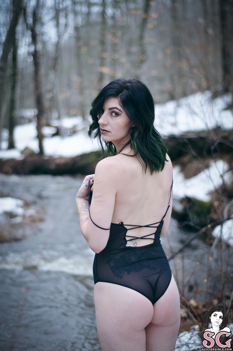 witcherywoods-evanora-27.jpg