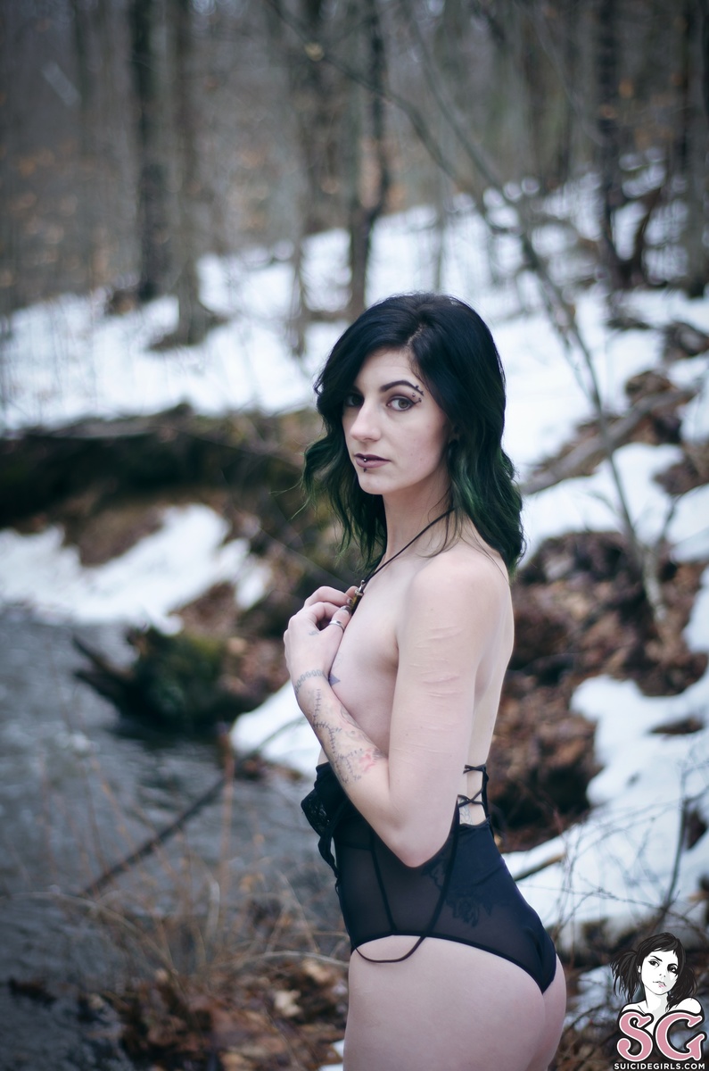 witcherywoods-evanora-29.jpg