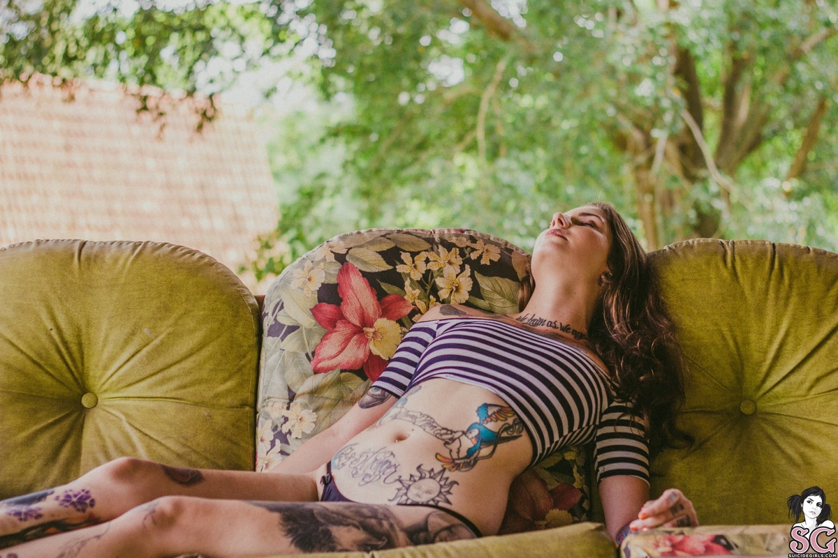 thatty-lessclothesohthesummer-17.jpg
