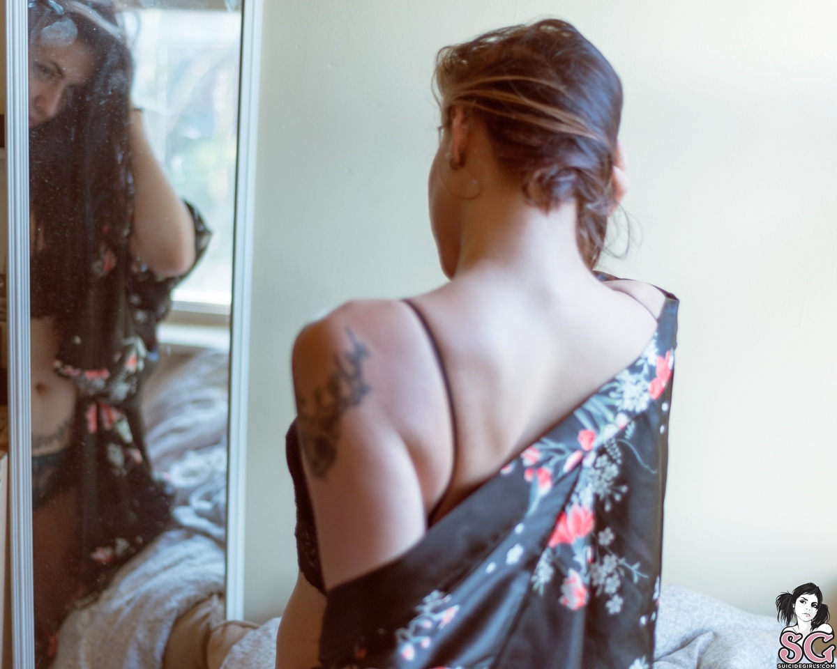 sallie-venusbare-09.jpg