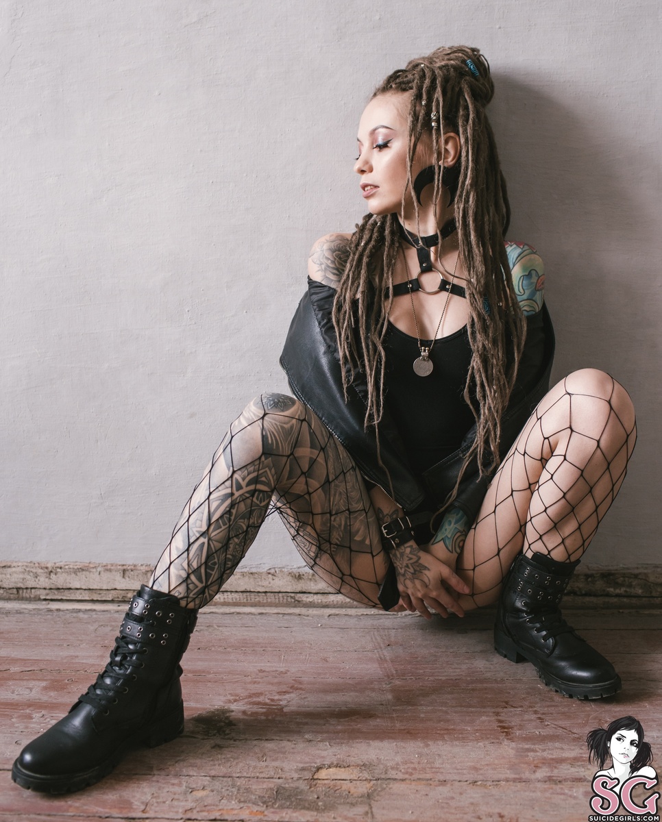 tinaruzina-mynuderockmusic-05.jpg