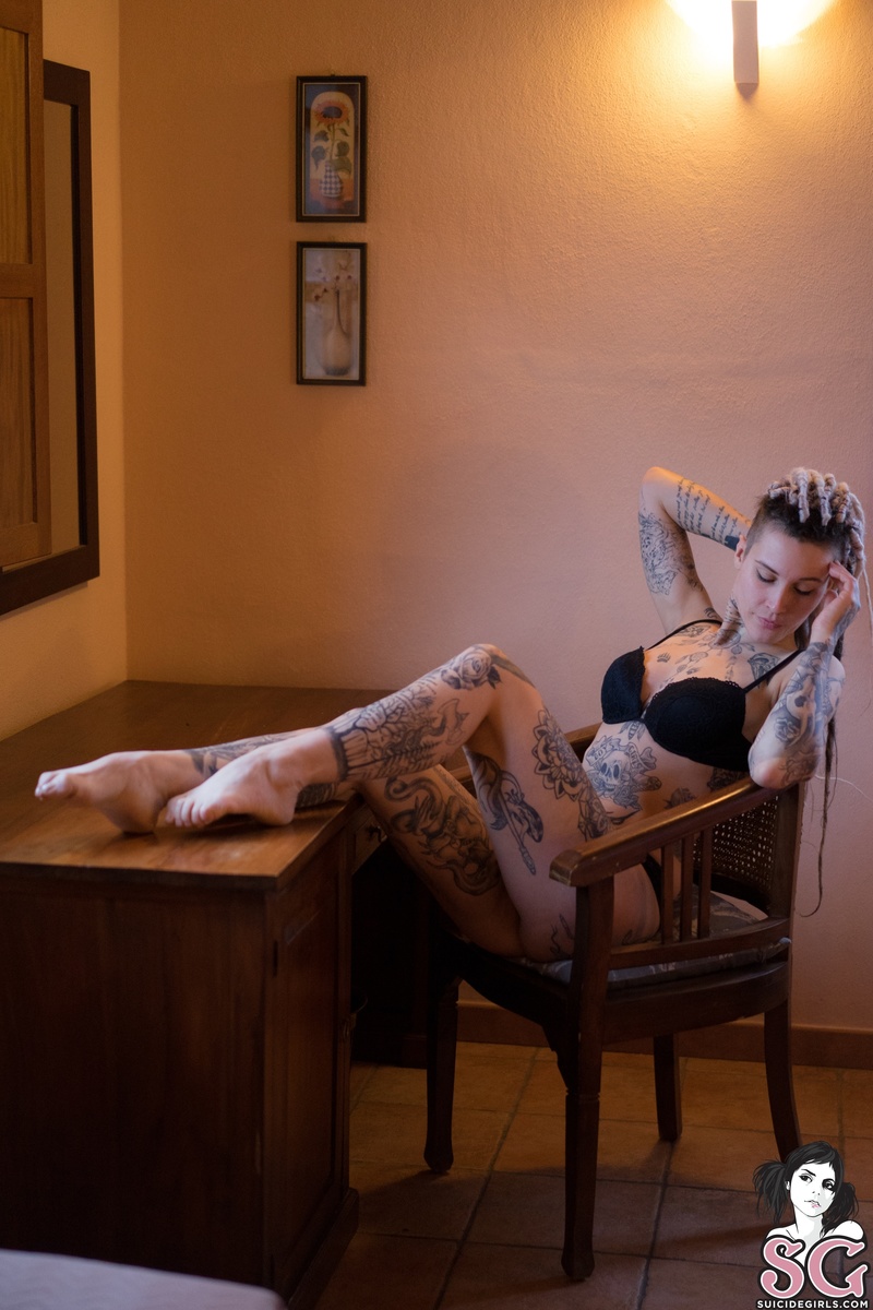 anonima-windowtomysecrets-09.jpg