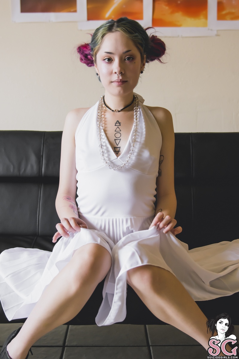 luirae-tornbetweenlightanddark-05.jpg