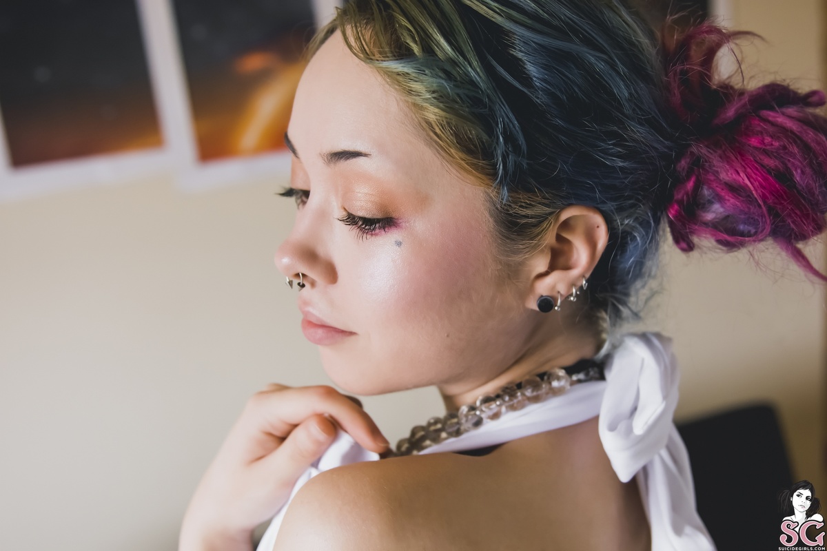 luirae-tornbetweenlightanddark-17.jpg