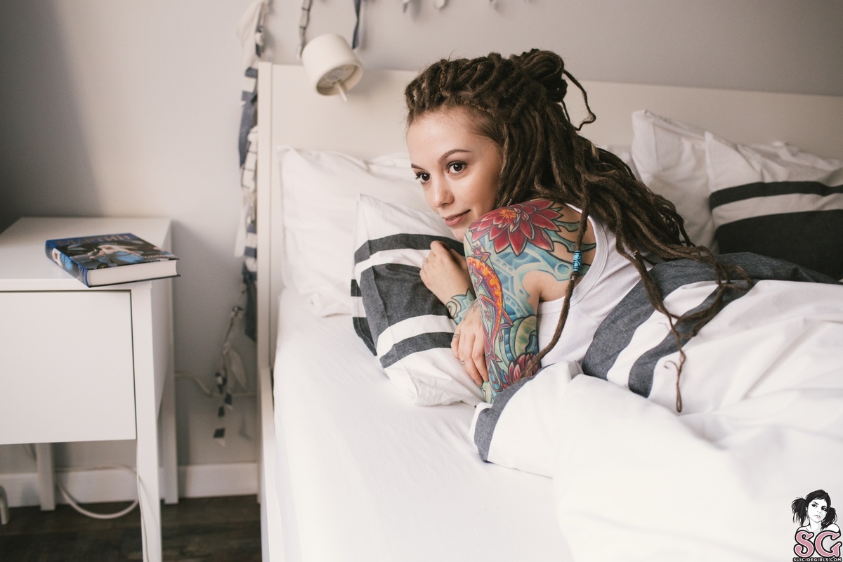 tinaruzina-morningscentoftheskin-01.jpg