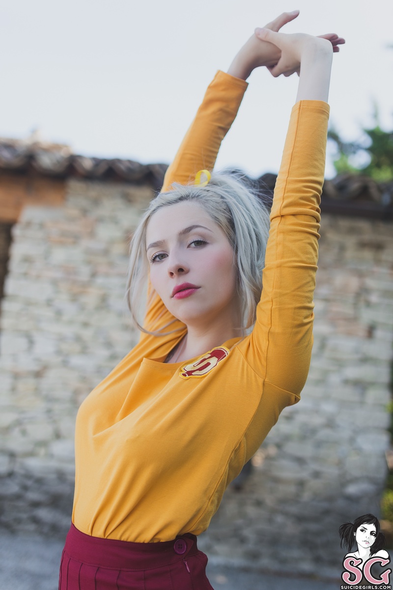 marlene-frombeneathyouitdevours-07.jpg